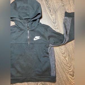 Toddler Boys Nike Pullover sweater with zipper 2-3 years